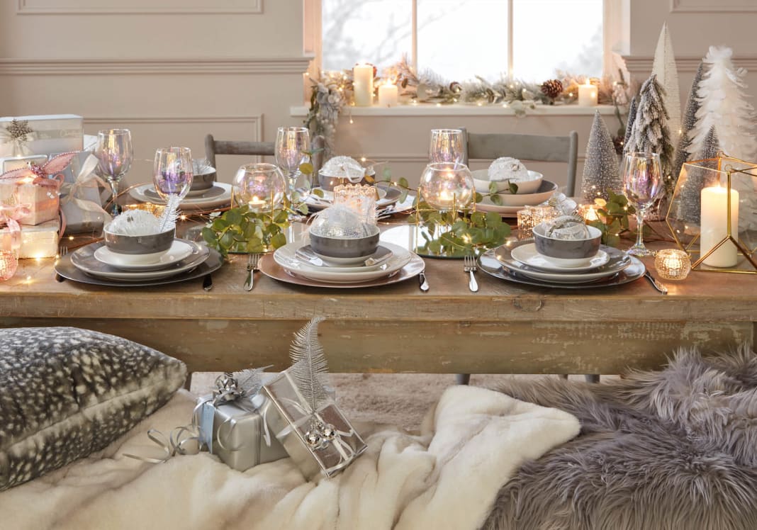 How to Set a Christmas Table 1