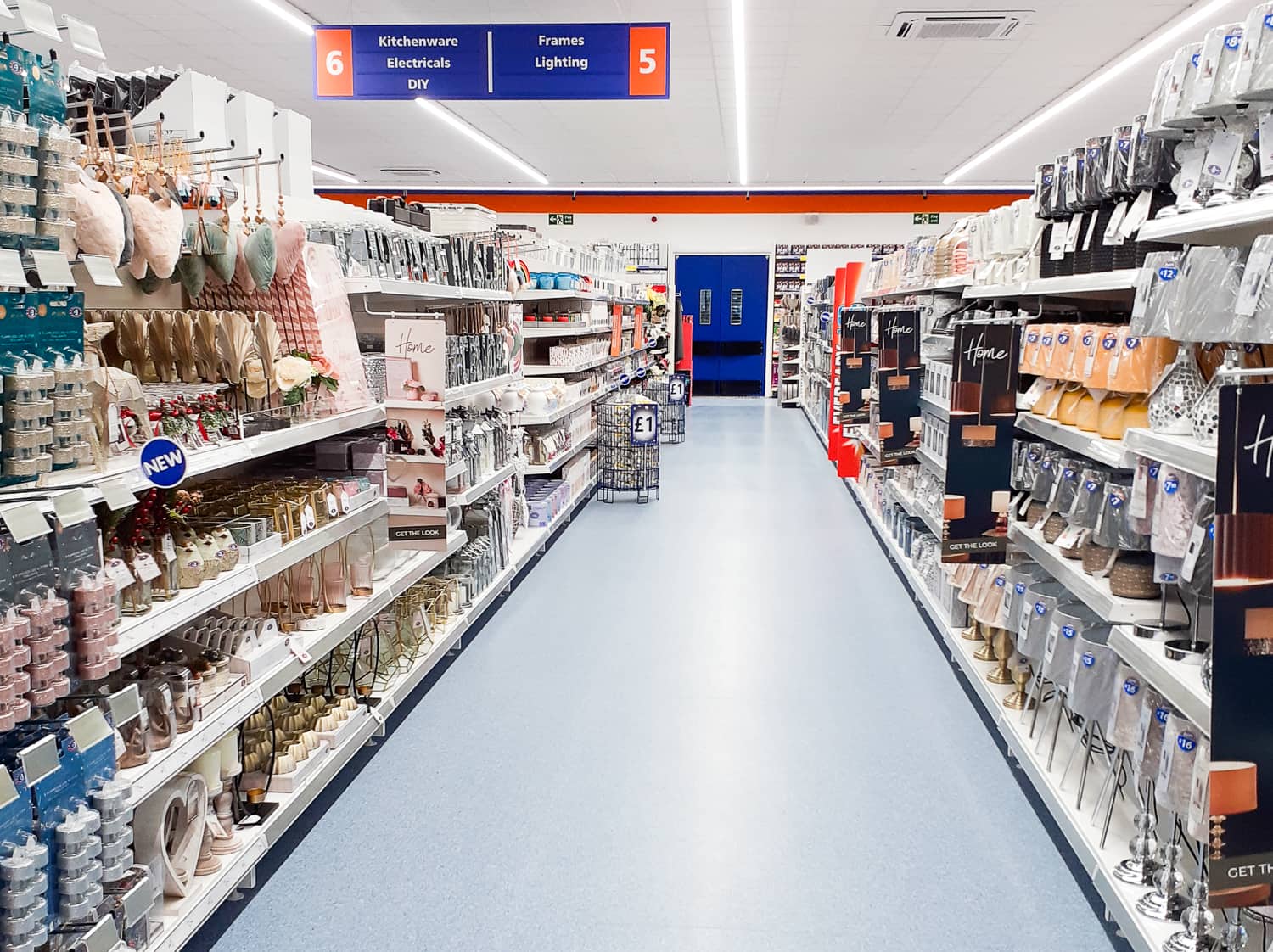 West Bromwich Food Bank Opens Brand New B&M Store B&M