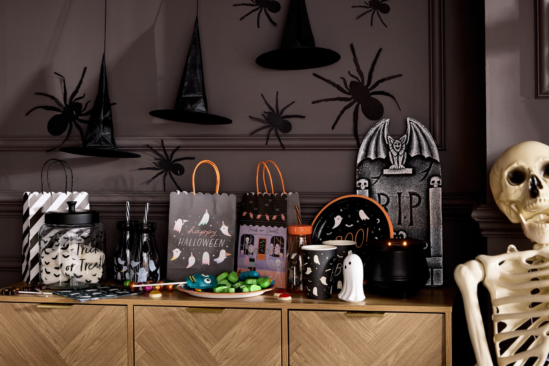 Cheap & Creep: Top 6 Halloween Party Ideas on a Budget