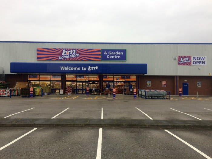B&M Lifestyle Good Friday for B&M as New Burton upon Trent Store Opens