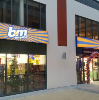 The entrance to B&M Orpington.