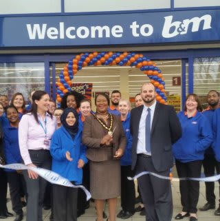 B&M Beckton being formally opened by the Councillor Joy Laguda, MBE and Richard House Hospice who gratefully received £250 worth of B&M vouchers