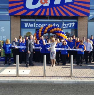 Mayor of Rugby, Councillor Sally Bragg, officially opening the B&M Newbold store