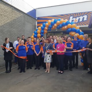 B&M's latest store on Main Street, Prestwick was officially opened by special guest Provost, Councillor Helen Moonie. She cut the ribbon to officially declare the store 'open'.
