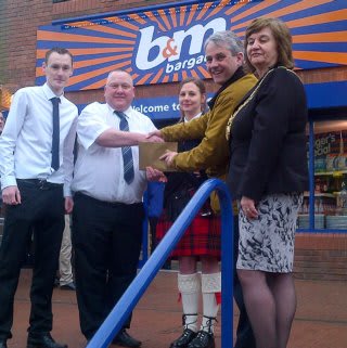 The Berwick store being opened by the Mayor of Berwick, Councillor Isabel Hunter along with representatives from the food bank charity who have received £250 of B&M vouchers.