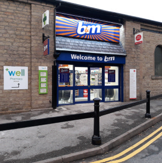 B&M opened its newest store on Saturday (27th October 2018) on Norfolk Street, Glossop.