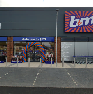 B&M's latest store opened in the Clifton Triangle (Nottingham). Located on Green Lane, the B&M Home Store will provide a wide range of homewares, groceries, toys, DIY and much more for the local community.