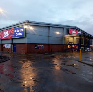B&M's newest store opened its doors on Saturday (16th November 2019) in Market Drayton. The B&M Store is located near to the town centre on Towers Lane.