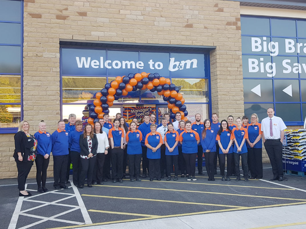 305-whaley-bridge-store-front-1