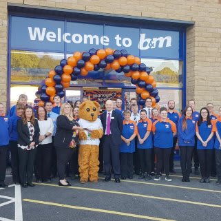 305-whaley-bridge-store-front-2