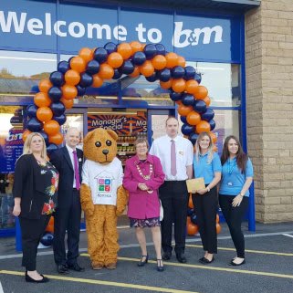 305-whaley-bridge-store-front-3