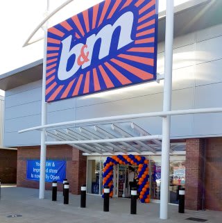 317-bandm-st-helens-peasley-retail-park-store-317-store-front