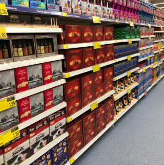 B&M's new store in Glasgow (Auchinlea Way) is ready for Christmas, with seasonal biscuits and confectionery now in-store!