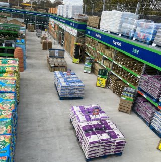 457-bandm-hull-sutton-fields-store-with-garden-centre-2