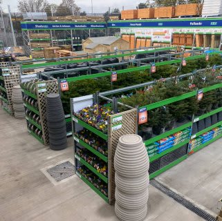 457-bandm-hull-sutton-fields-store-with-garden-centre-3