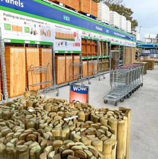 457-bandm-hull-sutton-fields-store-with-garden-centre-5