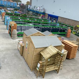 457-bandm-hull-sutton-fields-store-with-garden-centre-6