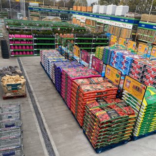 457-bandm-hull-sutton-fields-store-with-garden-centre