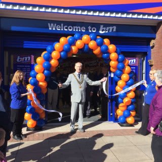 Mayor Denton Jones opened B&M's newest Bargains Store in Normanton, along with local charity “The Well Project” group. Michelle Newton accepted £250 worth of B&M vouchers on behalf of the charity, as a thank you for opening the store.