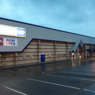 B&M's newest store opened its doors in Chippenham on Saturday (24th September 2018). The B&M Home Store is located at Hathaway Retail Park.