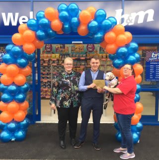 Layla and Cotton, representatives from local charity Pennine Pen were B&M Chadderton's VIP guests. The charity gratefully received £250 worth of B&M vouchers, as a thank you for taking part.