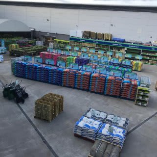 B&M's brand new store in Dundee boasts an extensive Garden Centre range; everything from fencing and aggregate, to planters and sheds.