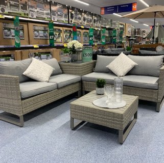 B&M's brand new store in Hunslet stocks a huge range of Garden Furniture; everything from patio and dining sets, to hammocks, swing chairs and much more!