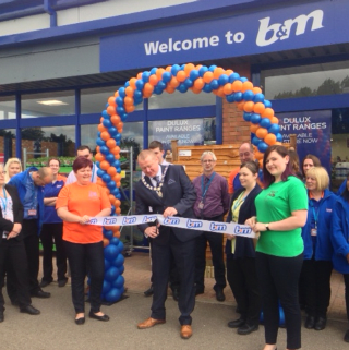 Mayor, Councillor Davin Bain is joined by representatives from Towcester Youth Charity who cut the ribbon at the opening ceremony of the new B&MTowcester store