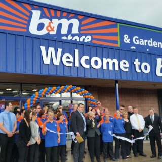 B&M Inverness was opened by the Lady Provost of Inverness Helen Carmichael. She received £250 worth of B&M vouchers for her local charity.