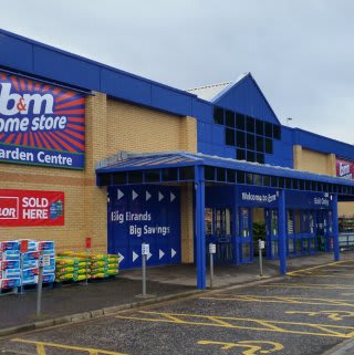 B&M Dundee Store Front