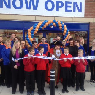 Holderness Road store being opened by Lord Mayor Councillor Anita Harrison and Craven Primary Academy is the chosen charity which we have gratefully donated £250 of B&M vouchers.