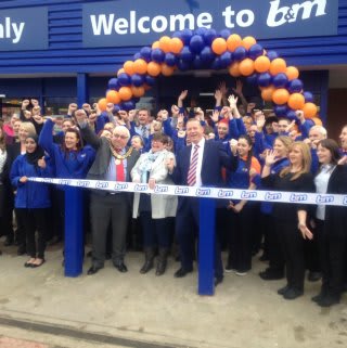 B&M's latest store was opened by special guest, Mayor Paul Pegg.