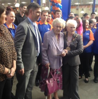 Lord Mayor Councillor Greta Goatley poses with B&M's Local Hero Vera Purll who received £250 worth of B&M vouchers, as a thank you for opening the store.