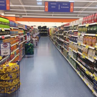 A first glimpse inside the brand new B&M Ashton under Lyne - Snipe Retail Park Homestore on opening day