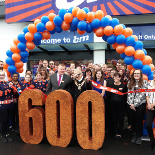 B&M celebrated the opening of its 600th store in Tonbridge on Saturday (10th November 2018). Cllr Pam Bates was B&M's VIP guest for the day, cutting the ribbon alongside John from local charity The Bridge Trust.