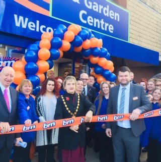 B&M's new Hitchin store was opened by Vice Chairman, Cllr Jean Green who cut the ribbon at the opening ceremony.