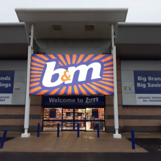 B&M's latest store opened its doors at Kingsway Retail Park, Rochdale on Wednesday (28th November 2018).