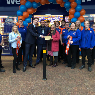 Deputy mayor Councillor Alvin Finch joined Andrea from local charity Manna House as our VIP guest for the morning. Andrea received £250 worth of B&M vouchers on behalf of the charity, as a thank you for taking part.