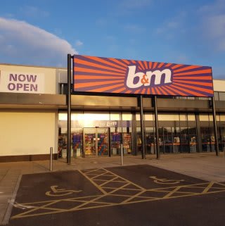 B&M's newest store opened its doors on Thursday (28th March 2019) in Breightmet, Bolton. The Home Store & Garden Centre is located near to Breightmet on Bury Road.