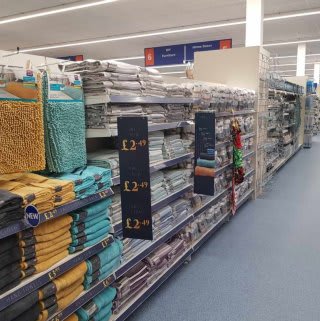B&M's brand new store in Breightmet stocks a great range of bathroom products, including bathmats, towels, shower curtains and accessories.