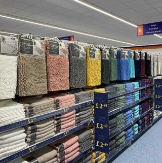 B&M's brand new store in Bangor, County Down stocks a huge selection of bathroom textiles, from bath mats and pedestal mats, bath towels, bath sheets and matching hand towels.