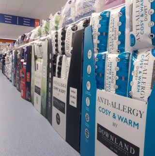 B&M's brand new store in Lichfield stocks a large range of bedding in a variety of styles and colours. Buy duvet covers and bedding sets, or duvets and pillows from big brands like Silentnight.