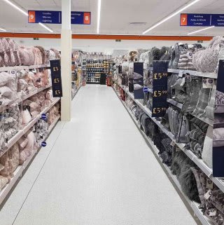 B&M's brand new store in Cowdenbeath stocks a stunning range of soft furnishings for the home, including cushions, covers, throws, blankets and more!