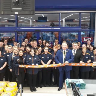 Store staff at B&M's new store in Cowdenbeath were delighted to welcome Lord Provost Jim Leishham who cut the ribbon to officially open the store.