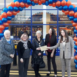 Store staff at B&M's new store in Brecon were delighted to welcome local mayor, Councillor Ann Mathias and representatives from local charity Brecon Food Bank.