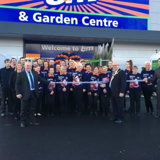 Mayor of Featherstone, Cllr Steve Vickers was invited by the store team to cut the ribbon on the new B&M Featherstone.