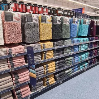 B&M's brand new store in Lisburn stocks a huge selection of bathroom textiles, from bath mats and pedestal mats, bath towels, bath sheets and matching hand towels.