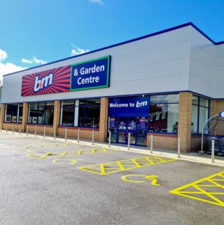 B&M's newest store opened its doors on Wednesday (26th August 2020) in Doncaster. The B&M Store is located near to the town centre at Lakeside Village Outlet Shopping.
