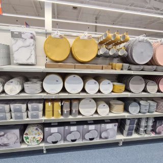 B&M's brand new store in Doncaster stocks an extensive range of kitchen essentials, from cookware and utensils to placemats, dinnerware and glassware.