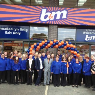 The new store colleagues at B&M Welshpool eager to start their first day.